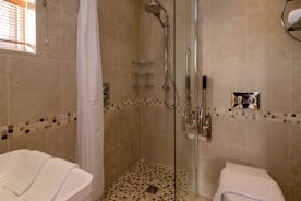 Herons Bank - Bedroom 1 has an en suite shower room