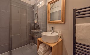 Court Farm - Bedroom 4 has an en suite shower room