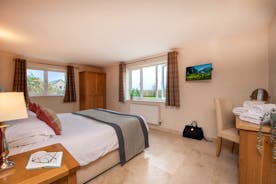 Holemoor Stables: Bedroom 7 - super king or twin beds and an ensuite bathroom