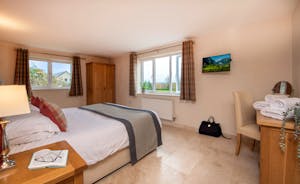 Holemoor Stables: Bedroom 7 - super king or twin beds and an ensuite bathroom