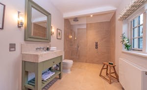 Perys Hill - The Cottage: Bedroom 1 has an ensuite shower room