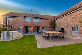 Whimbrels Barton - Sleeps 16 for happy family holidays and peaceful celebrations with your loved ones