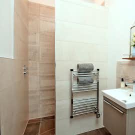 Hares Barton - Bedroom 4 has an ensuite shower room Hares Barton - Bedroom 4 has an ensuite shower room