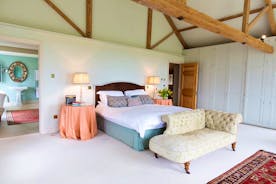 House On The Hill - Bedroom 1: Spacious, graceful - and wait 'til you see the en suite bathroom...