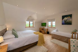Wayside: Bedrooom 1; light and airy and very restful, like all the bedrooms as Wayside and Sleeps 3 with a en suite