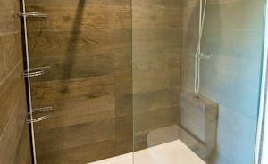 Pitmaston House - Bedroom 1 has a fabulous en suite shower room