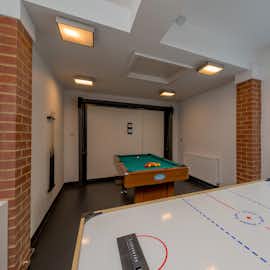 Garden Court - Pool and air hockey in the games room Garden Court - Pool and air hockey in the games room