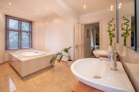 The Old Rectory - The ensuite bathroom for the Hellier suite; fill with bubbles - and relax