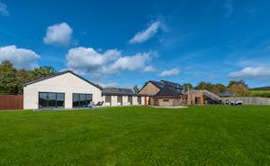 Shires - A stunning contemporary holiday house in the Devon countryside for large groups