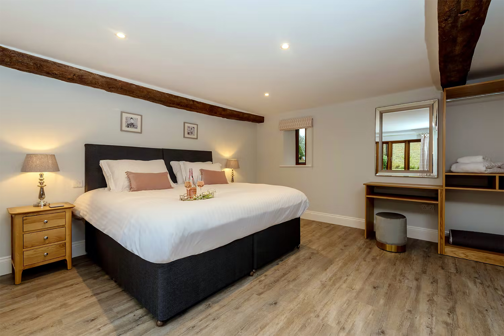 Gallery KINGSHAY BARTON Somerset Group Stays