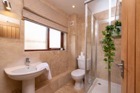 Thorncombe - The ensuite shower room for Bedroom 1