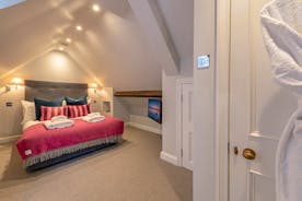 Duxhams - Restful and cosy: Bedroom 7 on the top floor