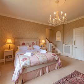 Lower Leigh - Master Edwardian Suite - Such wonderful country ambience Lower Leigh - Master Edwardian Suite - Such wonderful country ambience