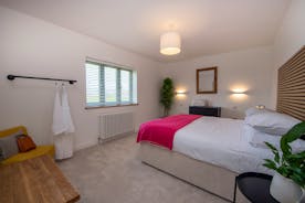 Teds Place - Bedroom 2 sleeps 2 in zip and link beds (super king or twin)