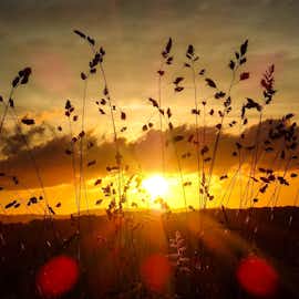 Big skies and stunning sun sets: enjoy the huge skies and colourful sun sets as you sit on the decking or relax in the hot tub  Big skies and stunning sun sets: enjoy the huge skies and colourful sun sets as you sit on the decking or relax in the hot tub