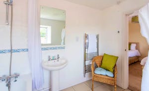 Pound Farm - Bedroom 4 has an en suite bathroom with a bath and overhead shower