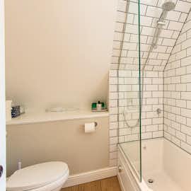 Rear Ensuite Bathroom Rear Ensuite Bathroom