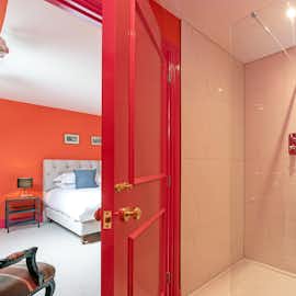 Kennard Hall - Bedroom 9 has an ensuite shower room Kennard Hall - Bedroom 9 has an ensuite shower room