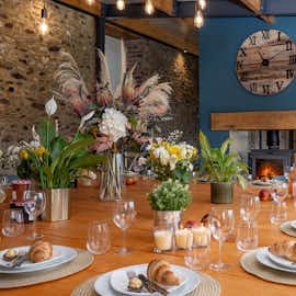 Hares Barton - The perfect place to stay for happy large group holidays and celebrations Hares Barton - The perfect place to stay for happy large group holidays and celebrations