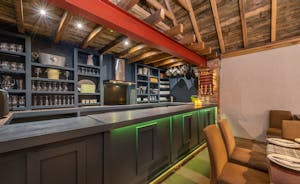 Boogie Barn: The kitchen/bar area is well equipped for your celebration stay