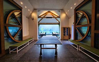 '🚗 Big Group Getaways Just 1 Hour from Birmingham' - Holiday Ideas
