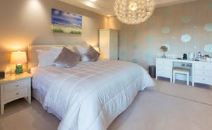 Hamble House - Bedroom 6: Superking or twin, an en suite shower and a balcony