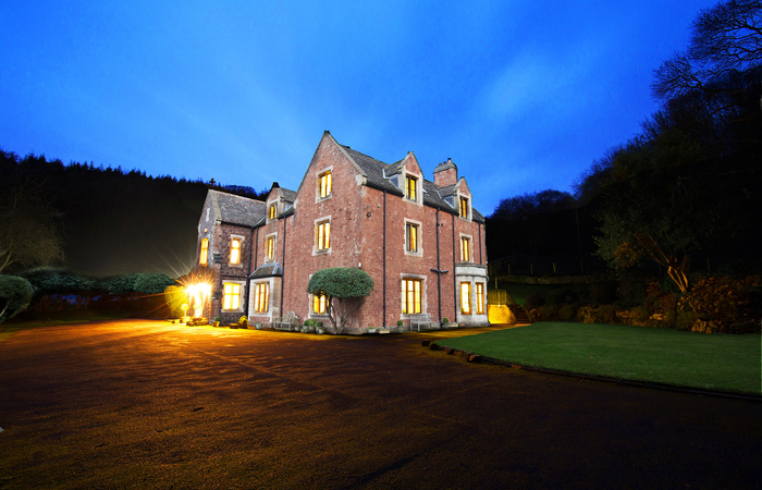 Big house sleeping 18 in 9 en suite bedrooms with hot tub and games room set at the foot of the Quantock Hills
