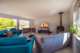 Cockercombe - Gather together in the open plan living space for a movie night