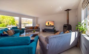 Cockercombe - Gather together in the open plan living space for a movie night