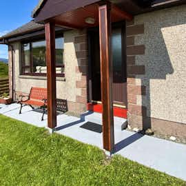 Front entrance porch to HH. Front entrance porch to HH.
