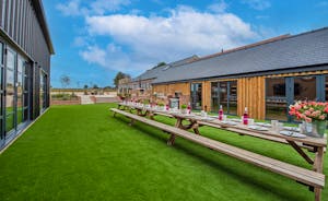 The Corn Crib - Take your time over alfresco lunches in the garden