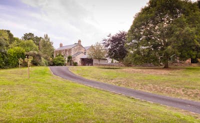 Short Breaks at Farmhouse in Middle Amble 