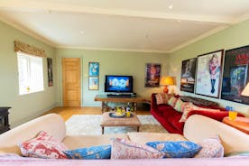 House On The Hill - Big fat sofas, a big screen, film posters on the walls - the perfect Movie Room