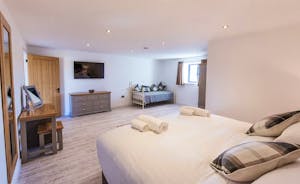 The Granary - Bedroom 6 can be a superking or a twin room, with the option of an extra single bed. It has a lovely en suite shower room