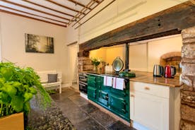 Pound Farm - The kitchen is aptly Farmhouse style - and so homely!