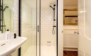Hunky-Dory - The ensuite shower room for Bedroom 5