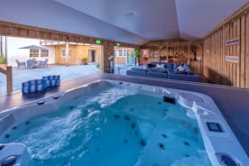Inwood Farmhouse - Group holidays for 19 with a private hot tub