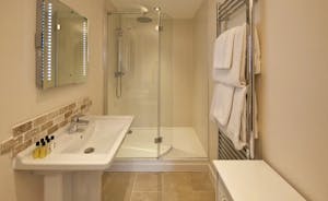Quantock Barns - The Wagon House: The ensuite bathroom for Bedroom 2