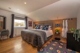 Ham Bottom - Bedroom 5: Super king or twin and an ensuite wet room