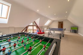 Coat Barn - The games room is above the pool hall