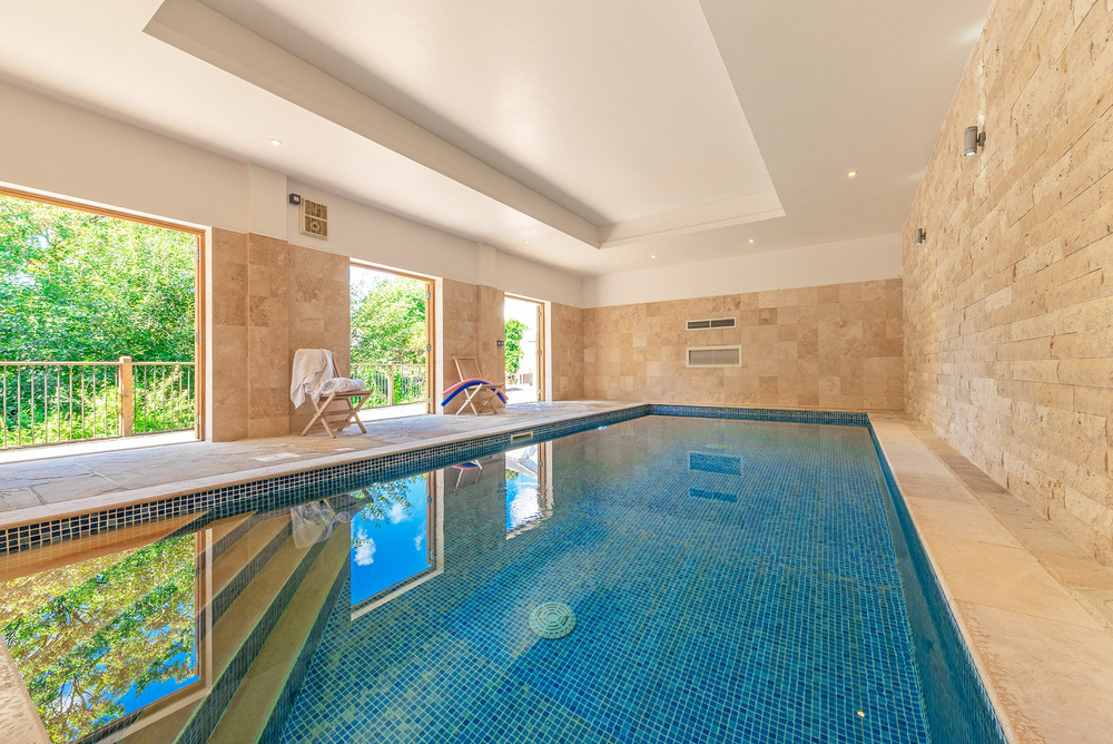 Large Devon house sleeping 16 in 8 bedrooms with indoor pool, games room and stunning views