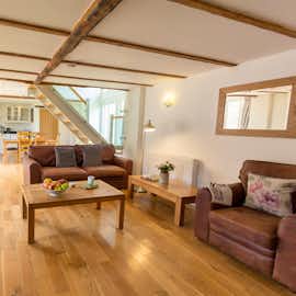 Pipits Retreat, Stonehayes Farm - A calm and uncluttered space with French doors that you can throw wide open on warmer days Pipits Retreat, Stonehayes Farm - A calm and uncluttered space with French doors that you can throw wide open on warmer days