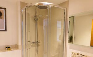 The Granary - Bedroom 3's fully modern en suite shower room