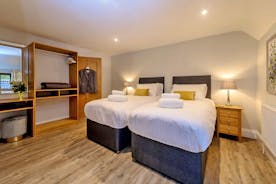 Kingshay Barton - Bedroom 2 (Downclose) sleeps 2 in a superking or twin beds