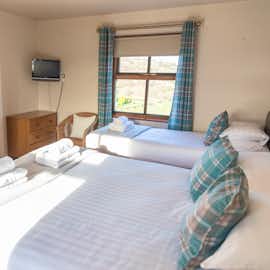 Bedroom 7 (King & Single)  Bedroom 7 (King & Single)