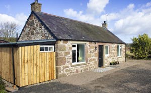 Chapelton Cottage is in a peaceful rural setting