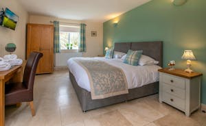 Holemoor Stables: Bedroom 1 - super king or twin beds and an ensuite shower room