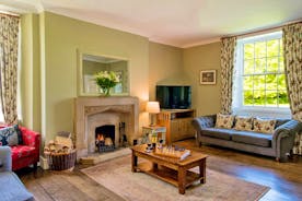 Pound Farm - The sitting room is light and airy, and so welcoming