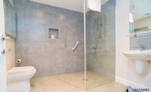 Ensuite for twin bedroom with disabled adaptations 