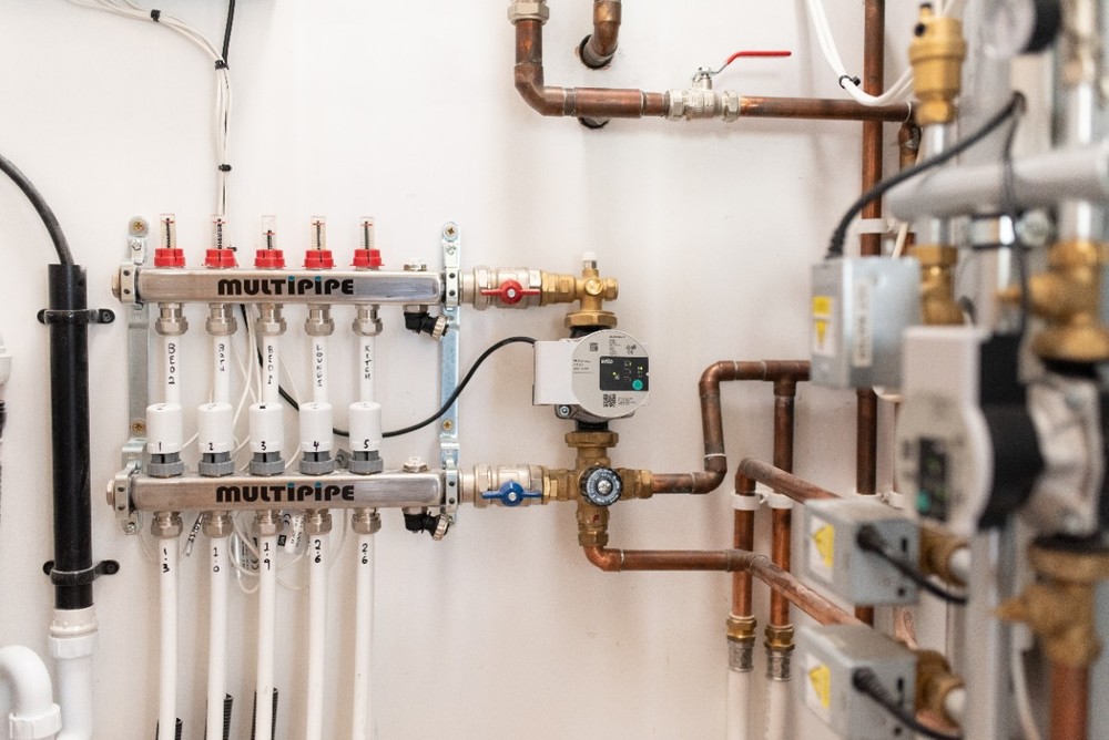 Underfloor heating from biomass